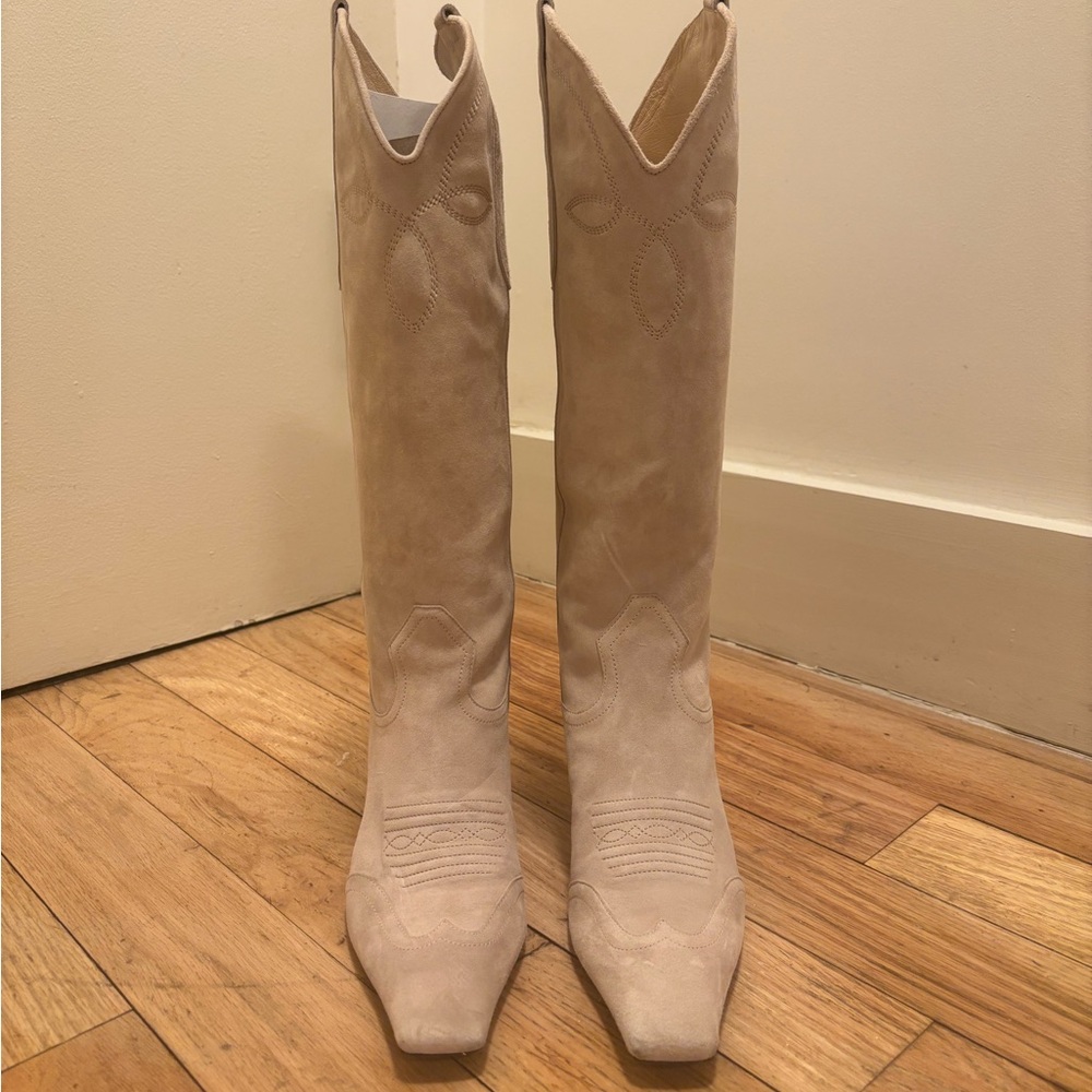Khaite Dallas Suede Boots in Beige - EU 38.5